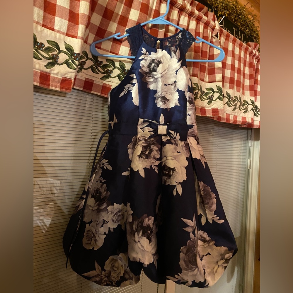 Girls dress